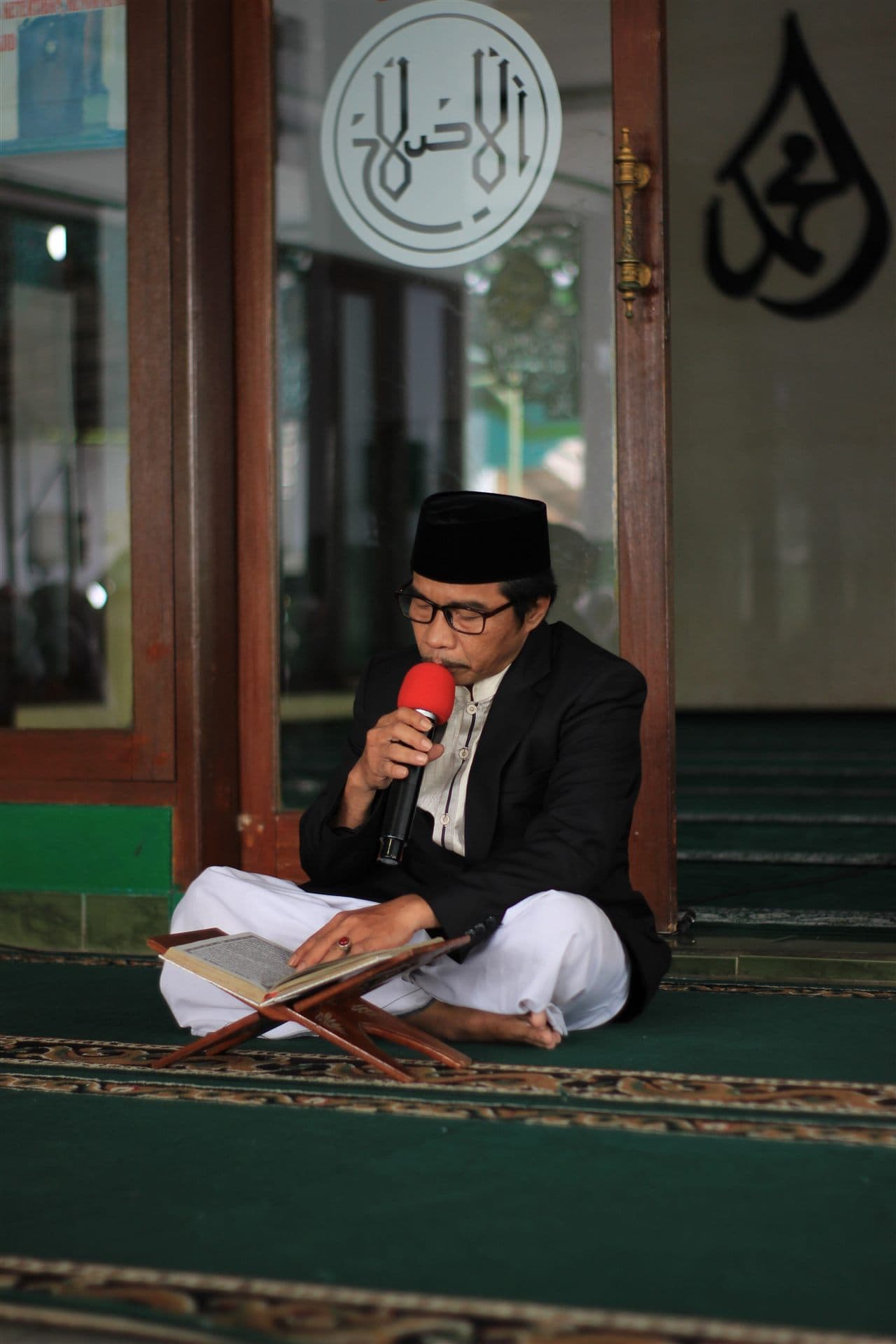 An imam reciting from the Quran
